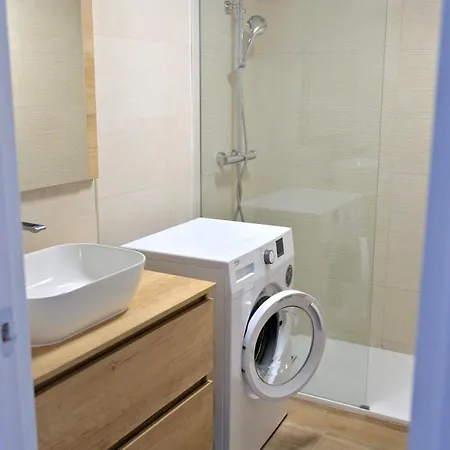 דירה Manhetan 3 Bedrooms אמפוריבראבה