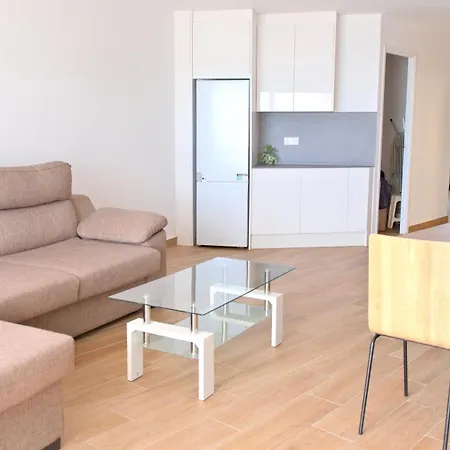 דירה Manhetan 3 Bedrooms אמפוריבראבה